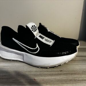 Nike Kids Shoes Black and White